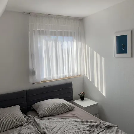 20 Min Von Budapest Direkt An Der Donau Hotel *