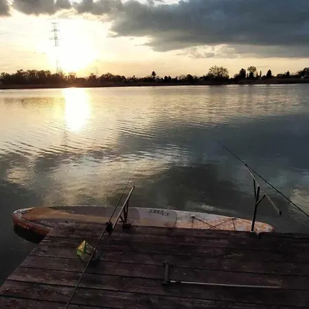 20 Min Von Budapest Direkt An Der Donau * Majoshaza